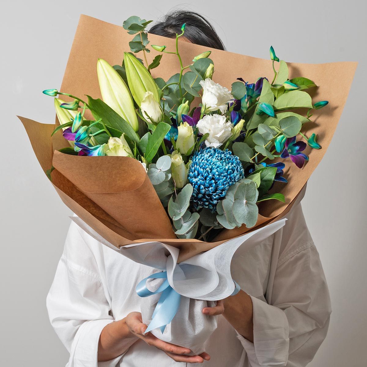 Deluxe Seasonal Blue&White Bouquet